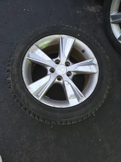 Original 17" Honda rims in good condition. I had them on my 2017 accord untill I sold it. No bend or...