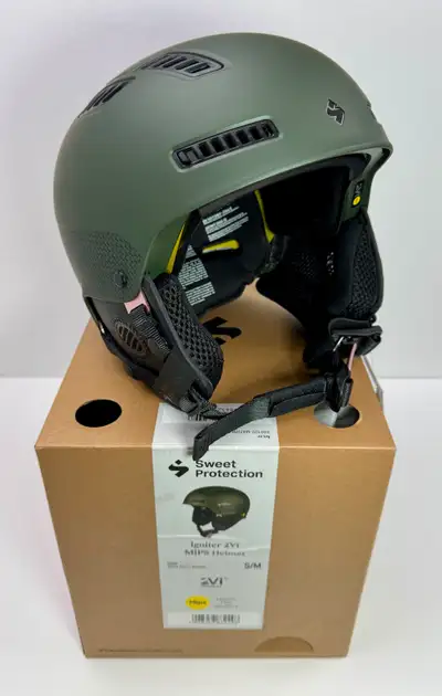 NEW IN BOX, never worn. This adult helmet was purchased online, but didn’t fit. MSRP is $250CAD. Com...