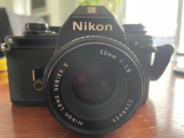 Camera Nikon EM + objectifs. dans Appareils photo et caméras  à Longueuil/Rive Sud