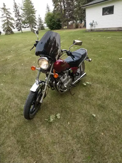 650 maxim with 42000 KMS fresh engine oil and filter, new brake fluid,runs smooth, handles nice and...