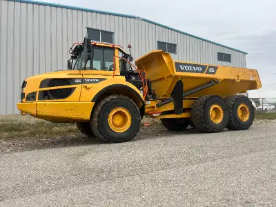 1814hrs Cab with A/C & Heat 315hp D11M Volvo Diesel Engine Retarder Rear View Camera Air Ride Seat 7...