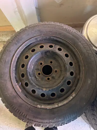 Selling the these Artic Claw winter tires. Lots of thread left.