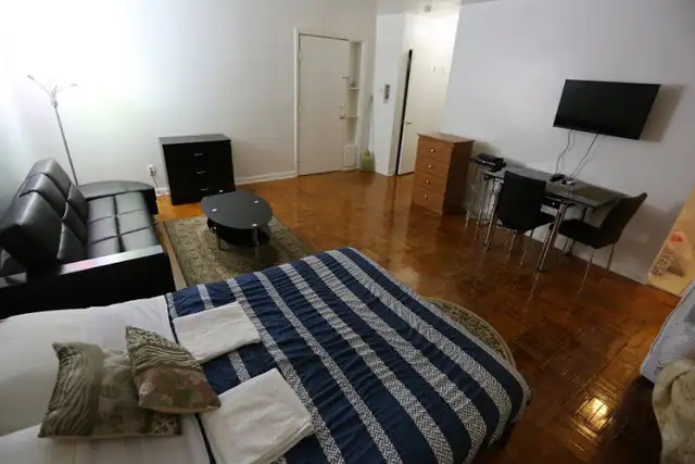 FURNISHED AND UNFURNISHED ROOMS FOR RENT IN DOWNTOWN TORONTO.