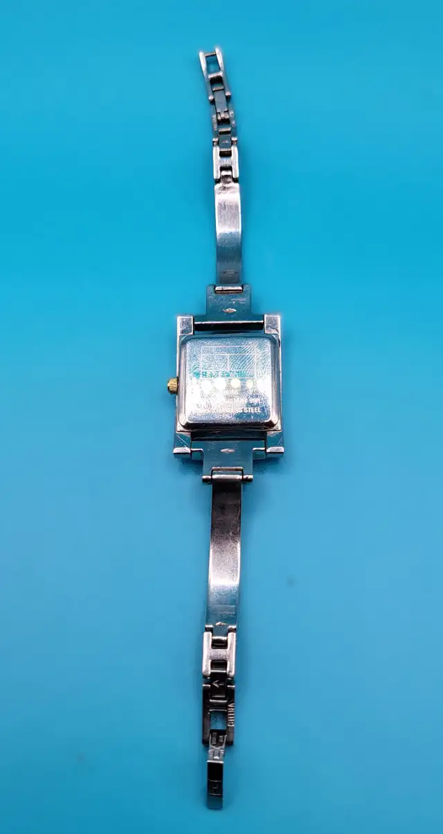 Tommy Hilfiger Ladies Diamond Analog Watch F80186 30m WR in Jewellery & Watches in Strathcona County - Image 5