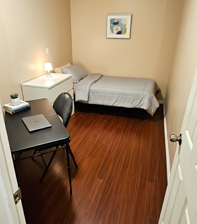 Furnished Basement Room All Utilities Incl. - 3 min to C-train in Room Rentals & Roommates in Calgary - Image 4