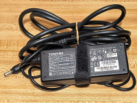 Toshiba AC/DC Adapter | PA3715E-1A3 | 3.95 A 19V