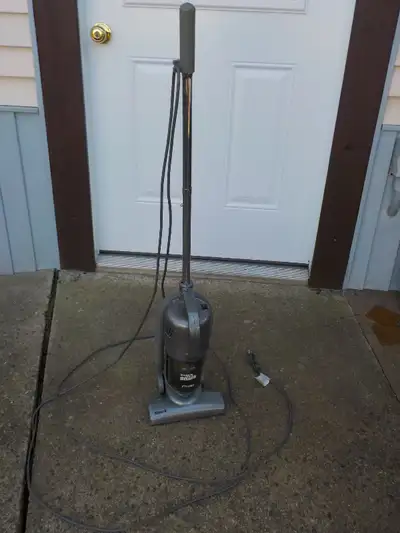SHARK BAGLESS STICK VACUUM CLEANER WITH CYCLONIC ACTION COMES WITH HOSE AND BRUSH APP 16' LONG CORD