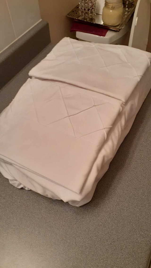 Queen clean sheet sets  in Bedding in Kamloops