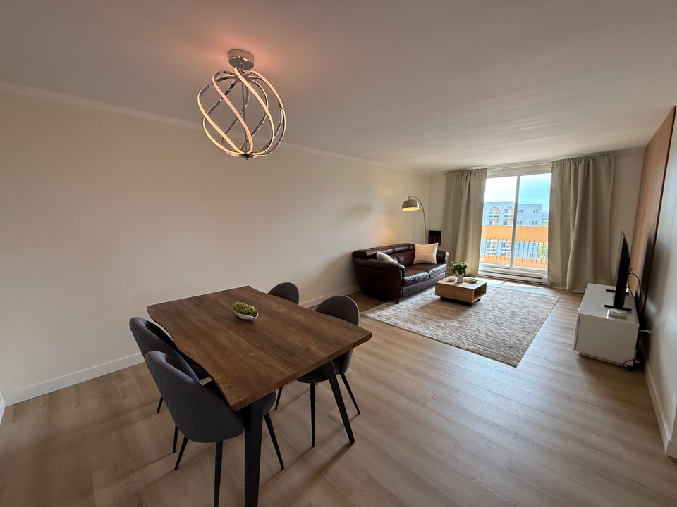 FORT RICHMOND: TOP FLOOR PENTHOUSE WITH 2 BED, 1 BATH + OFFICE 2