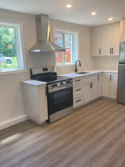 2 Bed, 1 Bath - Newly Renovated!