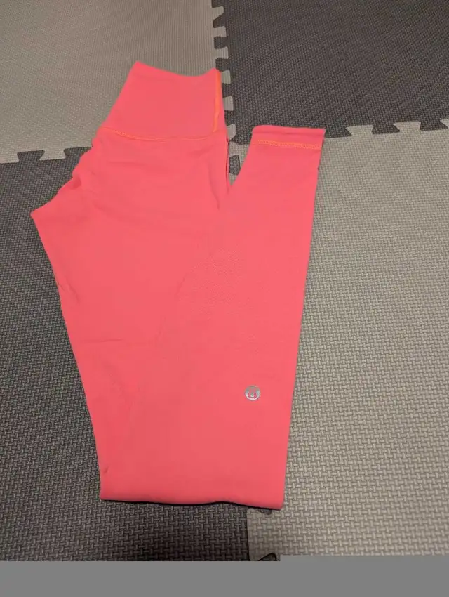 Lululemon  Wunder under coral Leggings size -XS in Women's - Bottoms in Markham / York Region - Image 5