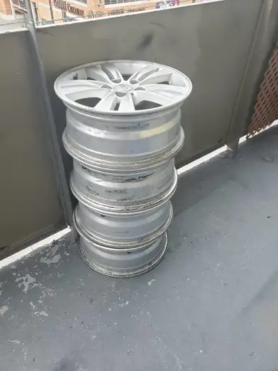 These are Kia rims that I'm selling as a set of four. They came off my Kia and are still in decent c...