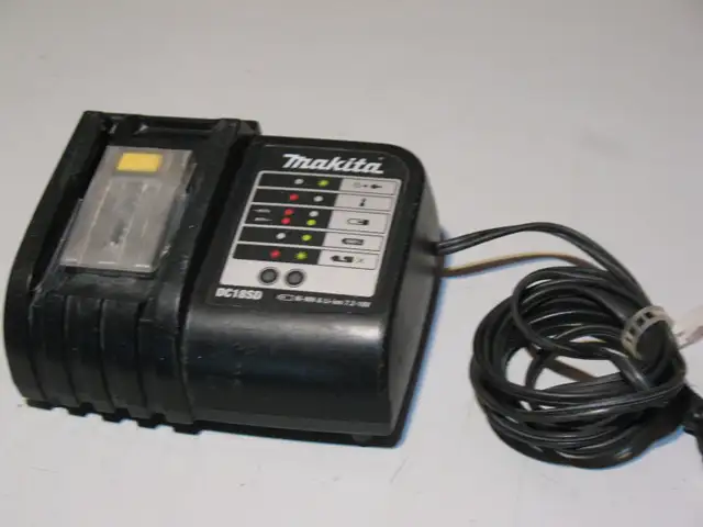 Makita, DeWalt, and Ridgid 18 Volt Battery Chargers, LIKE NEW in Power Tools in City of Toronto - Image 5