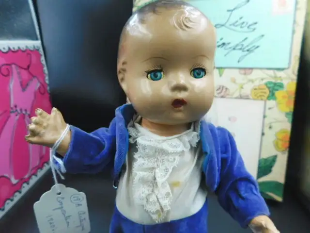 13" 1940S COMPOSITION BOY DOLL, BLUE VELVET SUIT, SHOES in Hobbies & Crafts in Lethbridge - Image 3