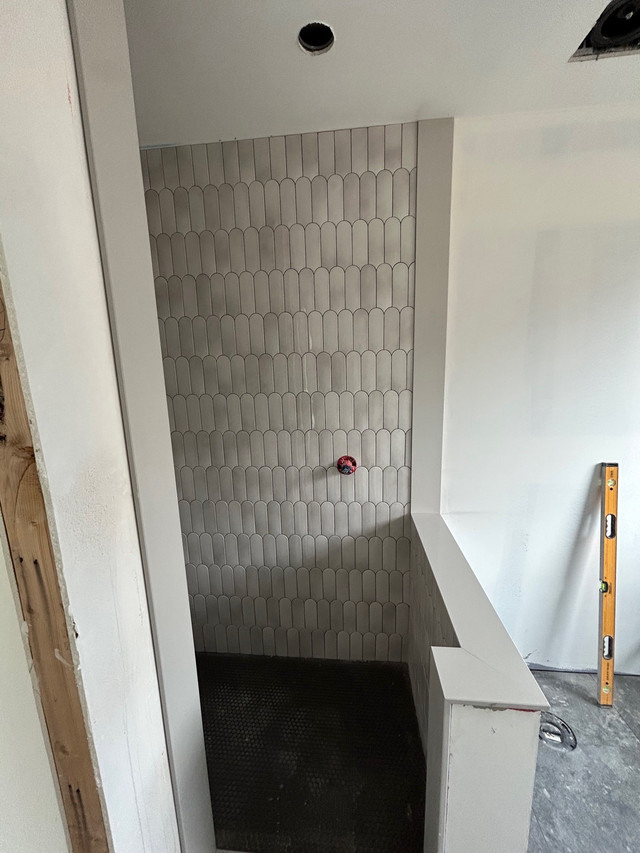 Tile installer in Renovations, General Contracting & Handyman in Markham / York Region - Image 3