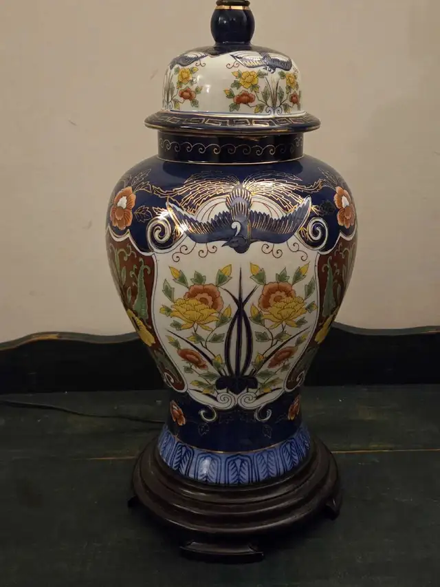 Vintage Large Japanese Asian Imari Porcelain Table Lamp in Indoor Lighting & Fans in City of Toronto - Image 10