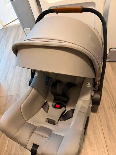 **LIKE NEW** Nuna Pipa Lite RX car seat (only available in US), View more