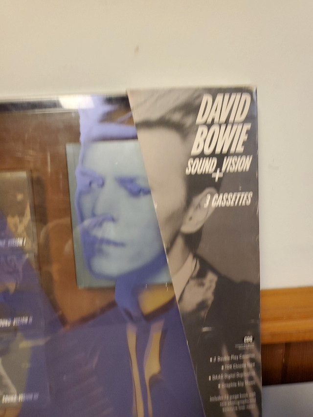 DAVID BOWIE SOUND & VISION 3 CASSETTE TAPE BOX SET & BOOKLET RAR in Other in St. Catharines - Image 4