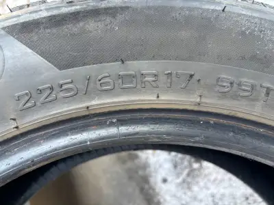 2 PNEUS D'HIVER 225/60R17 2 WINTER TIRES 225 60 R17 each / chaque 40$