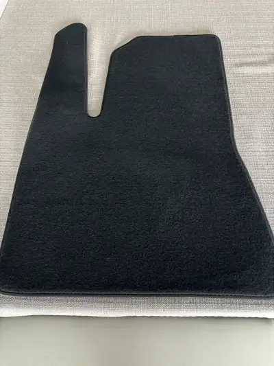 Ces tapis pour Tesla Modèle 3 offrent une protection élégante et efficace pour le plancher de votre...