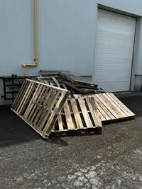 Free scrap pallets 