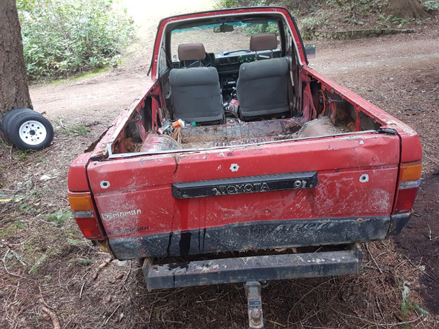 1986 Toyota for parts in Cars & Trucks in Victoria - Image 3