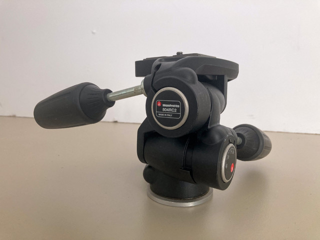 Manfrotto 804 RC 2 Head w/plate in Cameras & Camcorders in City of Toronto