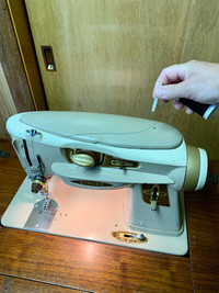 sewing machine in Hobbies & Crafts in Norfolk County - Kijiji Canada