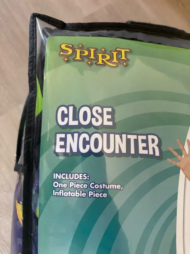 close Encounter child costume  in Other in Winnipeg - Image 3