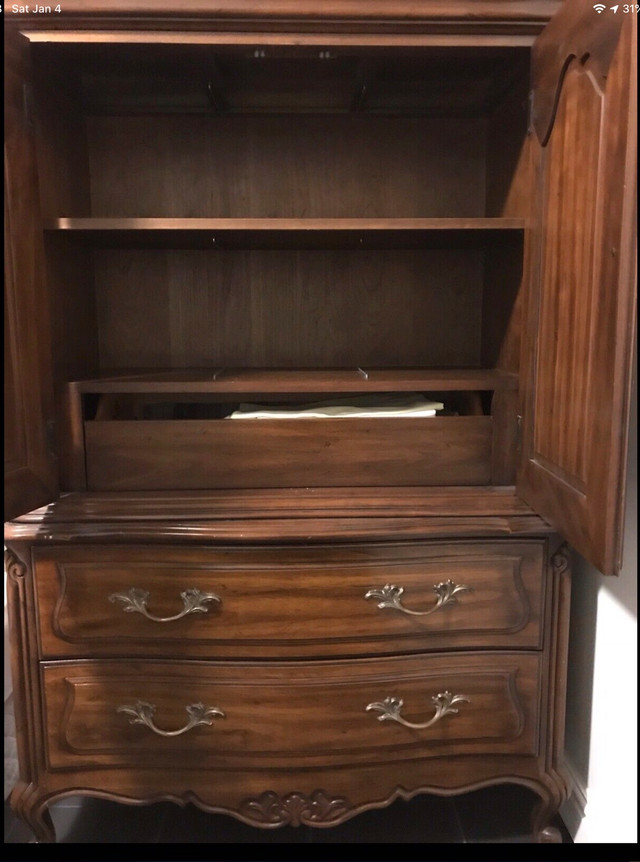 DREXEL Touraine antique armoire in Arts & Collectibles in Oakville / Halton Region - Image 2