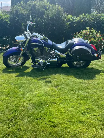 2003 VTX 1300 Honda motorcycle. Only 4200km, c/w second seat, saddle bags and windshield. Well maint...