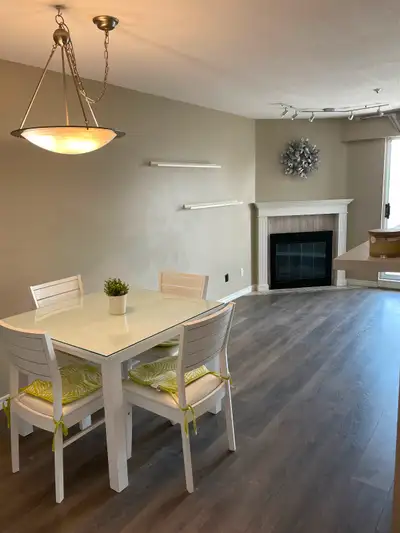 Cozy 2 Bed / 2 Bath Condo in the Heart of New Westminster