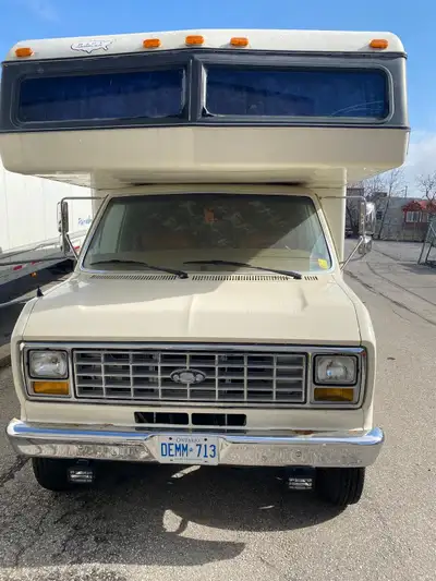 Class C motorhome RV is in good condition 70,000km 647-219-6981