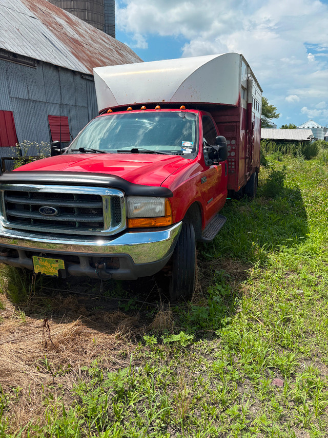 Camion Ford F550 à vendre dans Autos et camions  à Granby