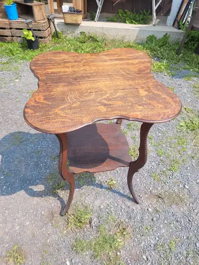 Antique table in excellent condition Pickup at timurville farm market