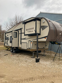 2012 Rockwood signature 5th wheel