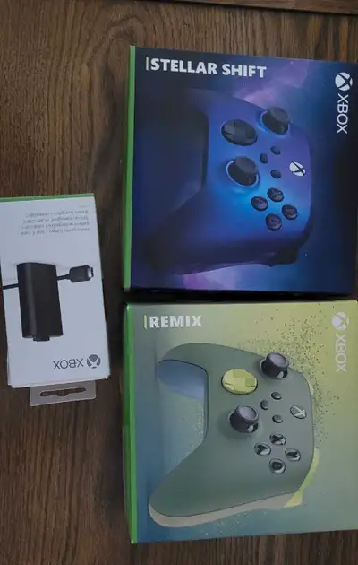 Xbox LIMITED EDITION Controllers+Battery Packs, View more
