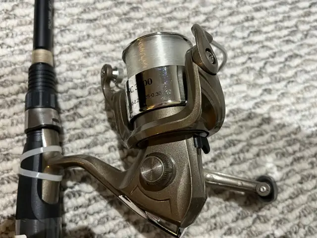 Fishing Rod and Reel in Fishing, Camping & Outdoors in Thunder Bay - Image 3