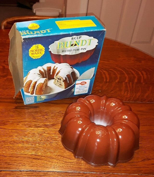 VINTAGE 6 CUP BUNDT FLUTED TUBE PAN CAST ALUMINUM NORDIC WARE in Kitchen & Dining Wares in Ottawa
