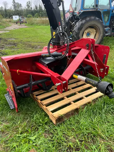 Meteor 68 pull type snowblower. Mint condition, only used approximately seven times. hydraulic chute...