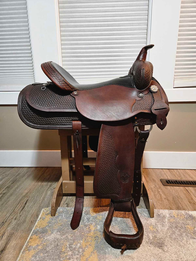 16.5" Circle Y Trail Saddle *shipping included* in Other in Lloydminster - Image 2