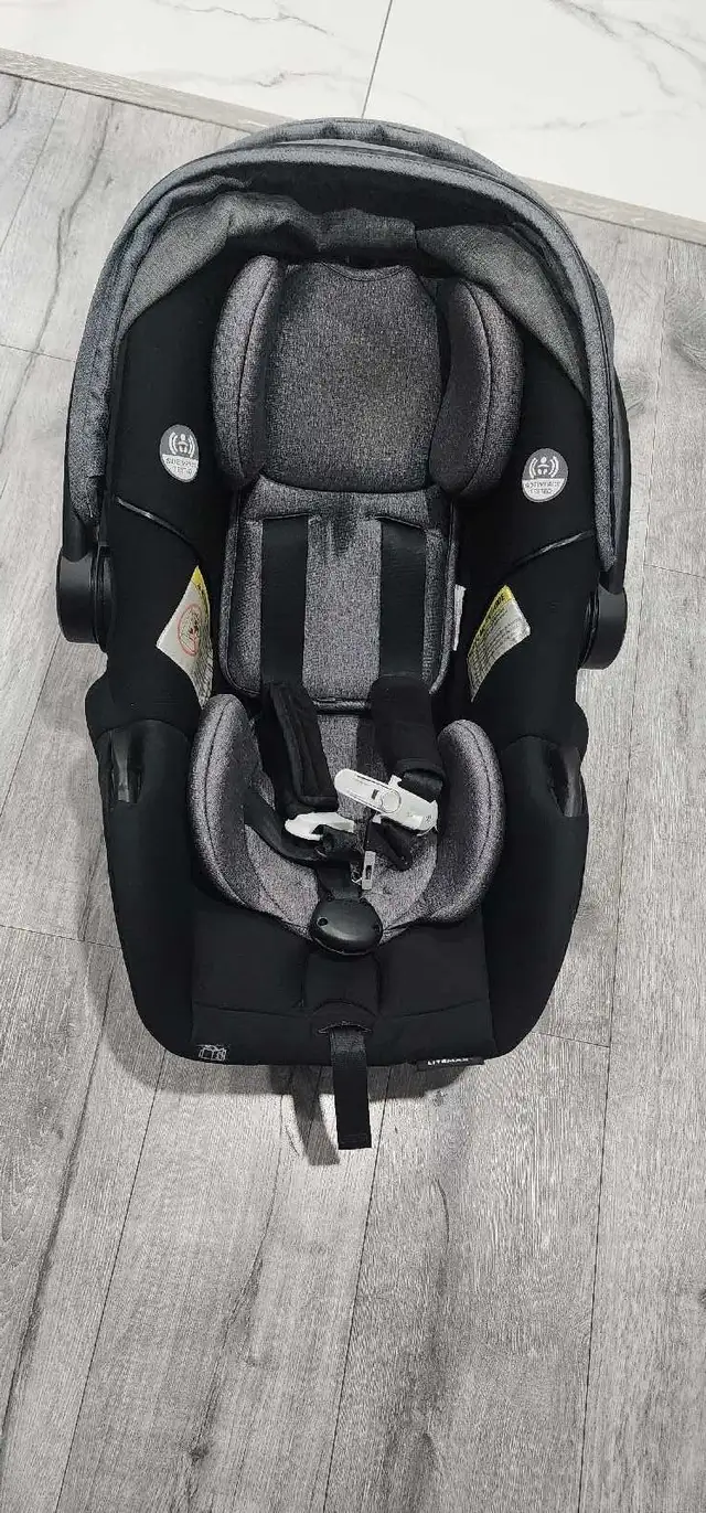 Car Seat in Strollers, Carriers & Car Seats in Mississauga / Peel Region - Image 3
