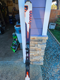 Salmon 160cm downhill skis w/ bindings