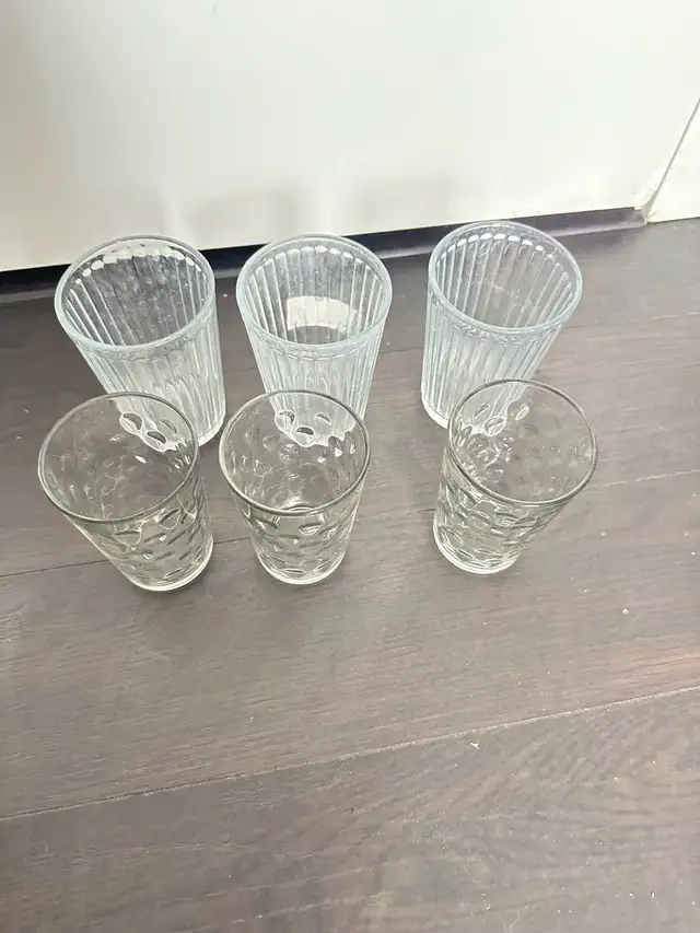 Six Glasses495871309068390401