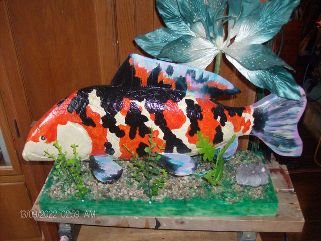 wood carved 24" koi fish mounted on colorful display base. in Arts & Collectibles in City of Toronto - Image 4
