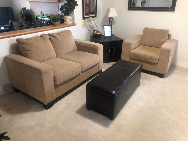 Matching Loveseat and Chair in Couches & Futons in Calgary - Image 2