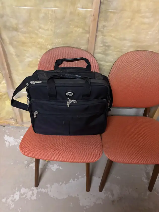 Computer travel case in Laptop Accessories in Ottawa - Image 3