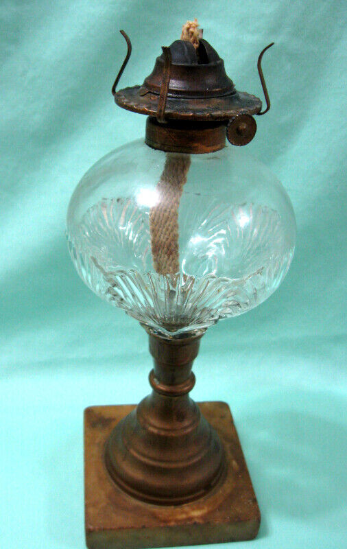 ANCIENNE LAMPE A L HUILE /ANTIQUE OIL LAMP..b dans Art et objets de collection  à Ouest de l’Île - Image 3