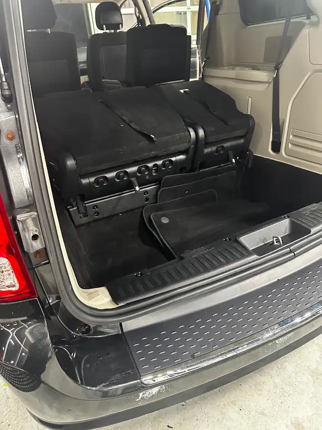 Minivan for Sale497679136479006724