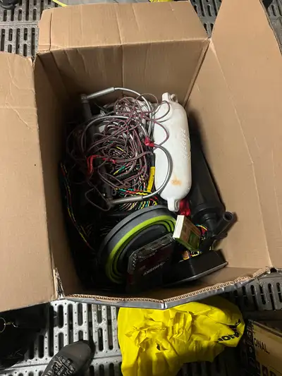 Miscellaneous boat stuff Wakeboard, wake surf and tubing ropes Bumpers and ropes Life jackets of var...